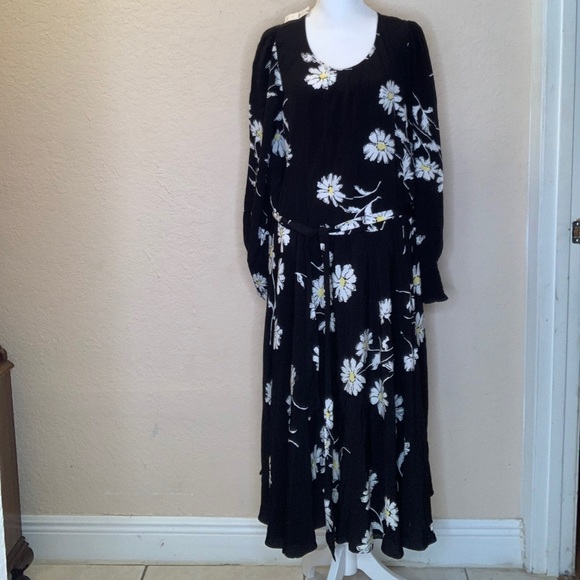 Dress - Picture 1 of 1